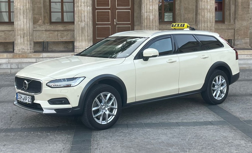 <b>Volvo V90 Cross Country</b>